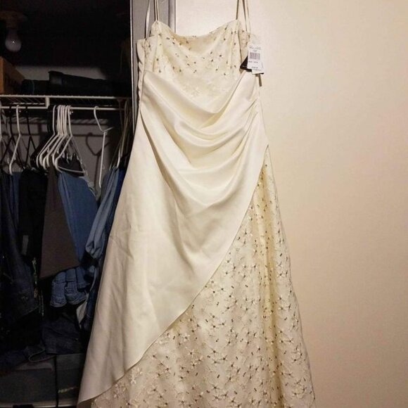 Dress - Picture 1 of 1